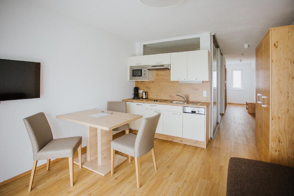 Apartmenthaus Strasswirt De Luxe Tröpolach Exterior foto